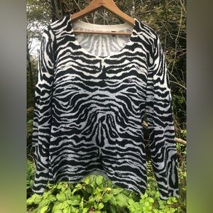 100% Cashmere sweater! One of a kind size medium! Gorgeous design